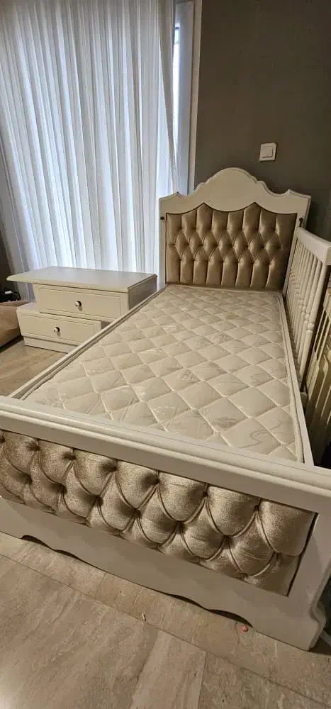 تخت کودک|تخت و صندلی بچه|نور, |دیوار