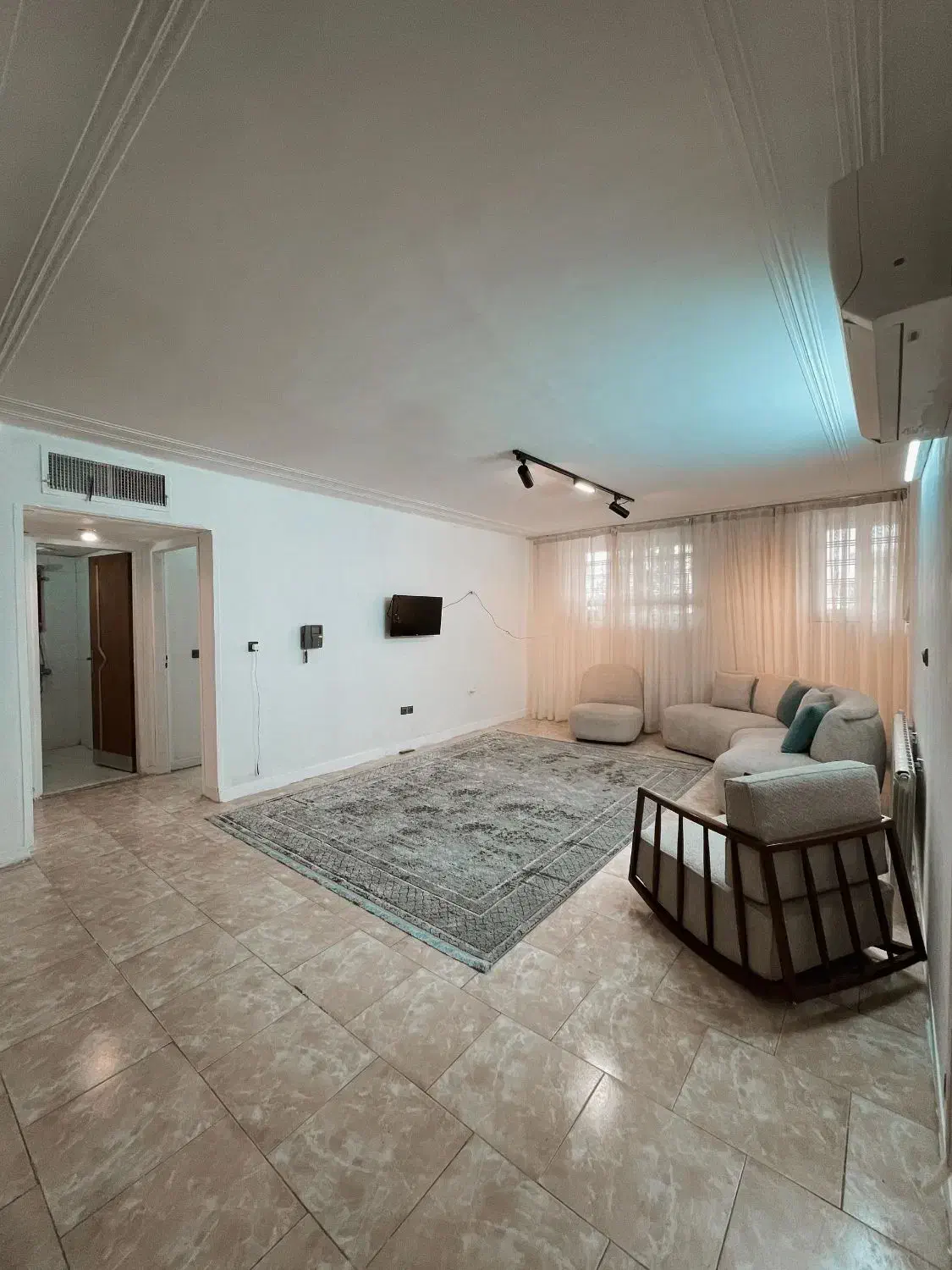 ۲ خوابه مبله آپارتمان دنا معالی آباد|اجارهٔ کوتاه‌مدت آپارتمان و سوئیت|شیراز, معالی‌آباد|دیوار