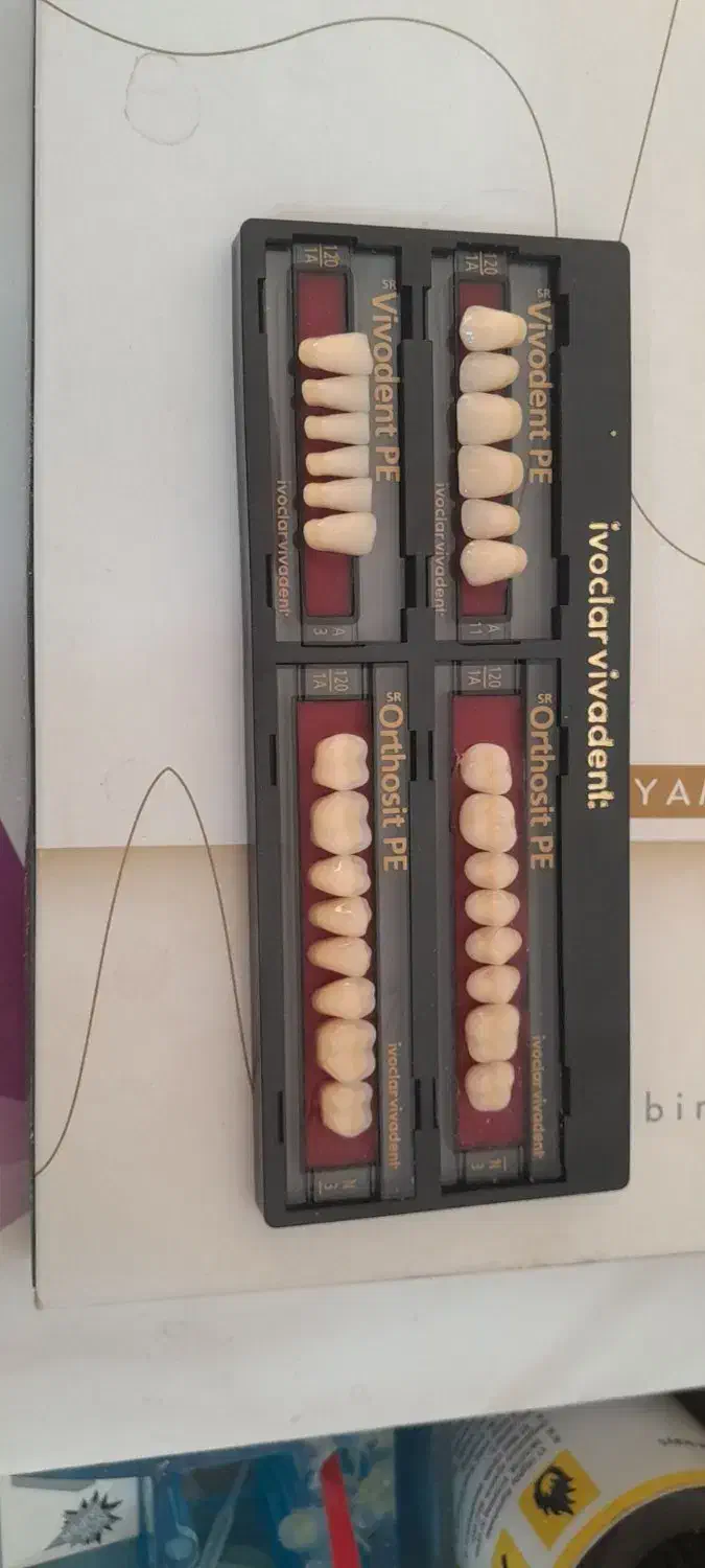 فروش یک دست دندان مصنوعی ایوکلارایتالیا|پزشکی|فرخ‌شهر, |دیوار