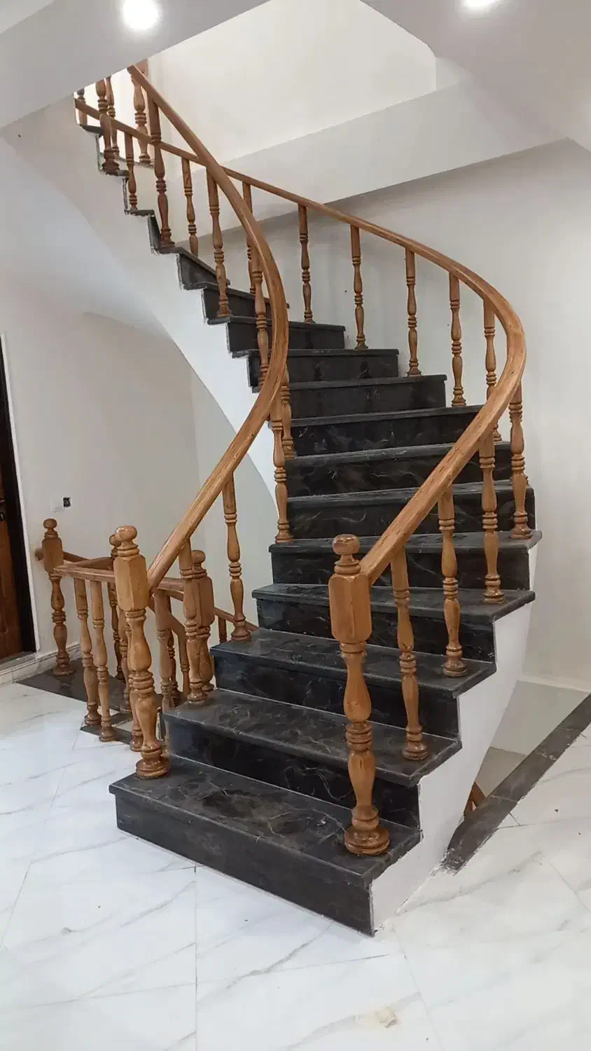 اجرای تخصصی انواع نرده و پله گرد چوبی|خدمات پیشه و مهارت|رشت, رشتیان|دیوار