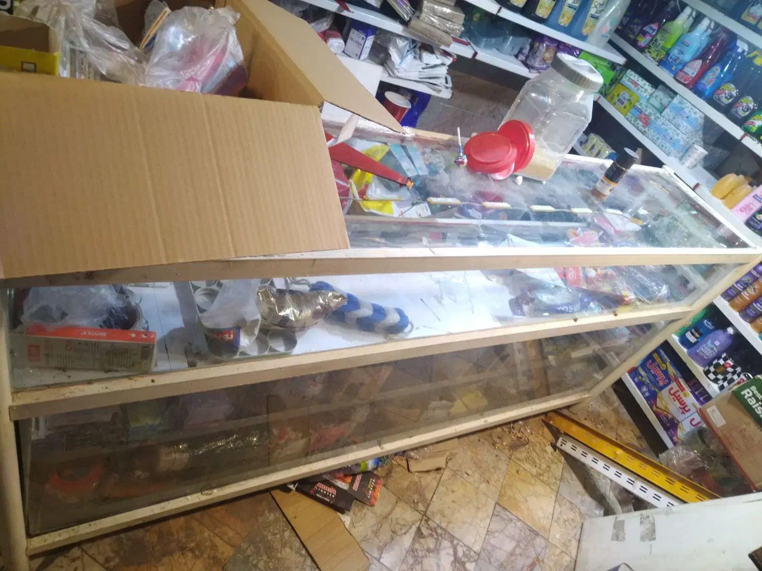 ویترین شیشه ایی 2متری|بوفه، ویترین، کنسول|مشهد, ترمینال|دیوار