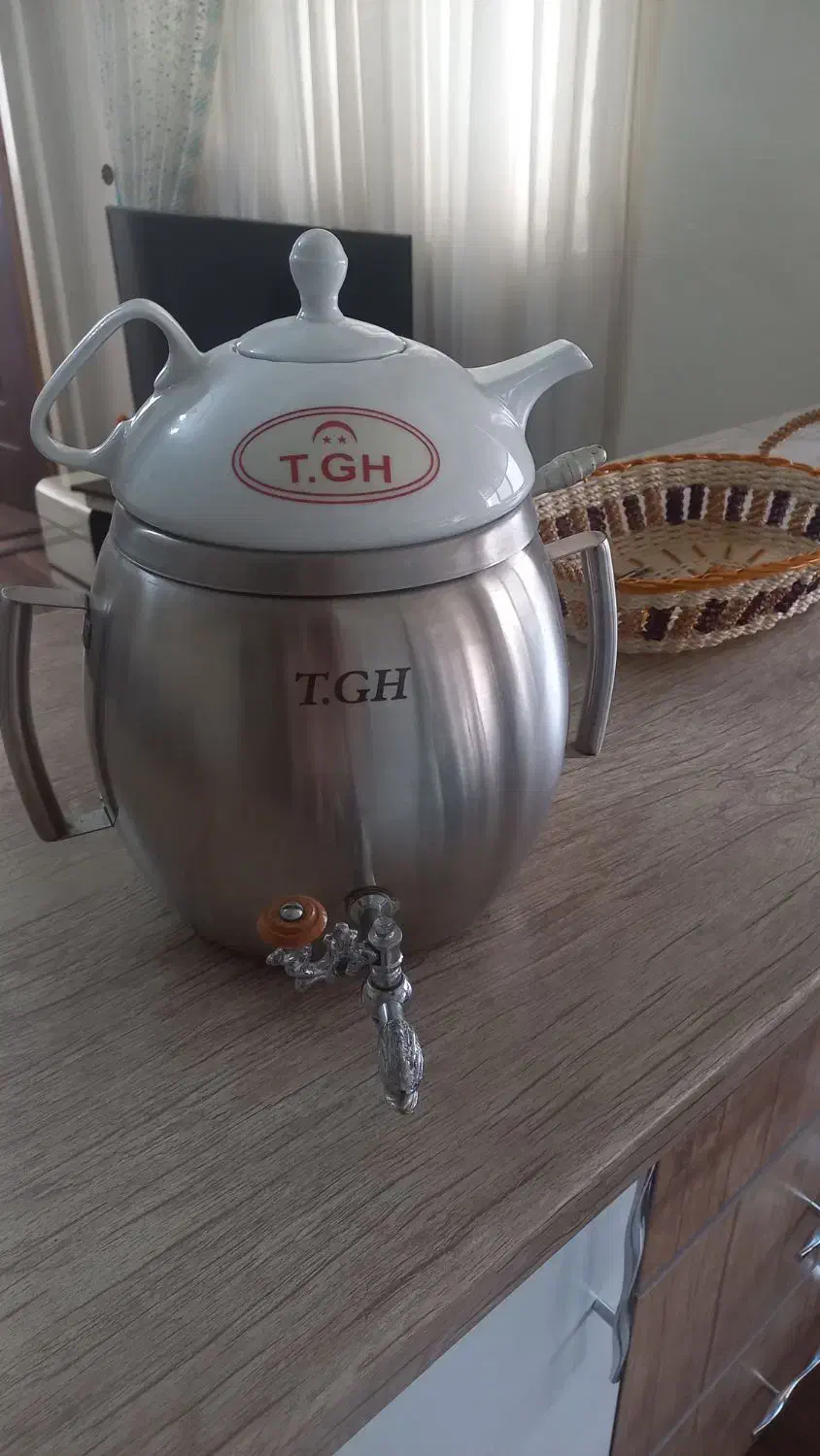 کتری استیل شیر دار همراه با قوری چینی|قوری، کتری، قهوهساز دستی|تهران, مختاری|دیوار