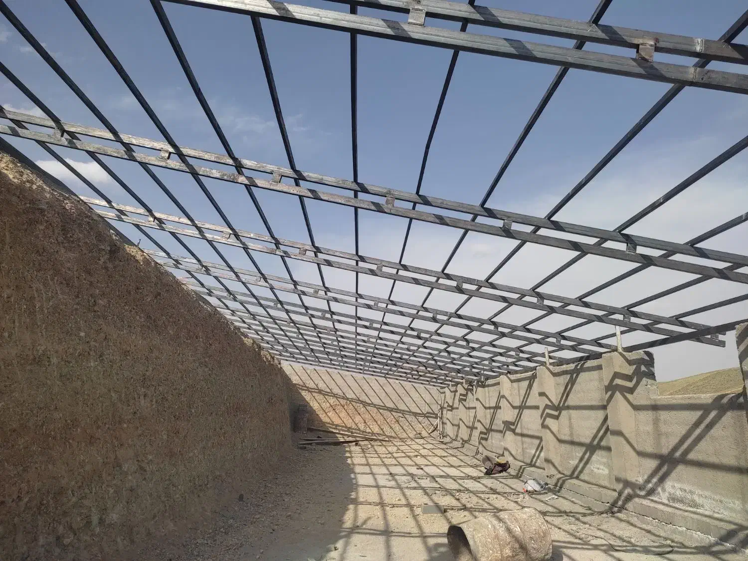 جوشکاری اسکلت و شیروانی بهمراه نقاشی|خدمات پیشه و مهارت|دماوند, گیلاوند|دیوار