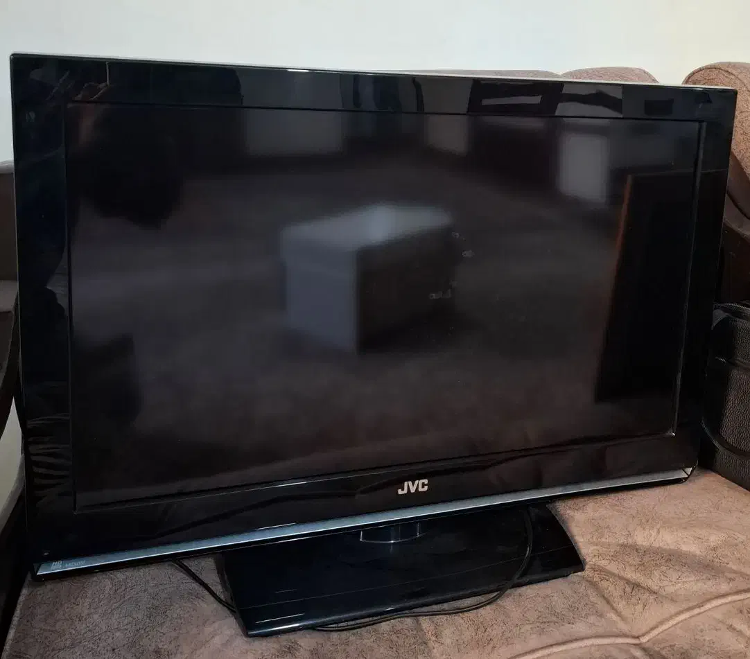 تلوزیون JVC 32|تلویزیون و پروژکتور|صدرا-فارس, فاز ۱|دیوار