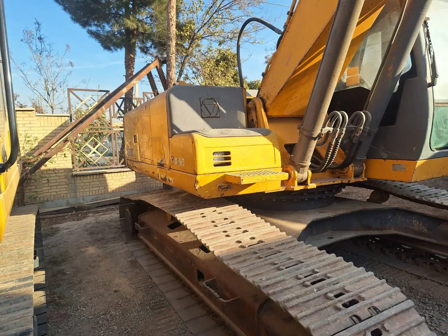 بیل ایکسی‌‌ ام‌جی۲۳۰ مدل 2010|خودرو سنگین|تهران, مهران (سیدخندان)|دیوار