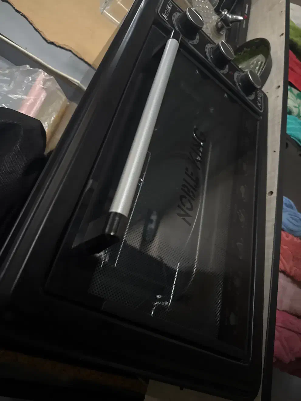 فروش ۳ عدد صندلی vip و ی سری لوازم ارایشی|آرایشگاه و سالنهای زیبایی|لاهیجان, شیشه گران|دیوار