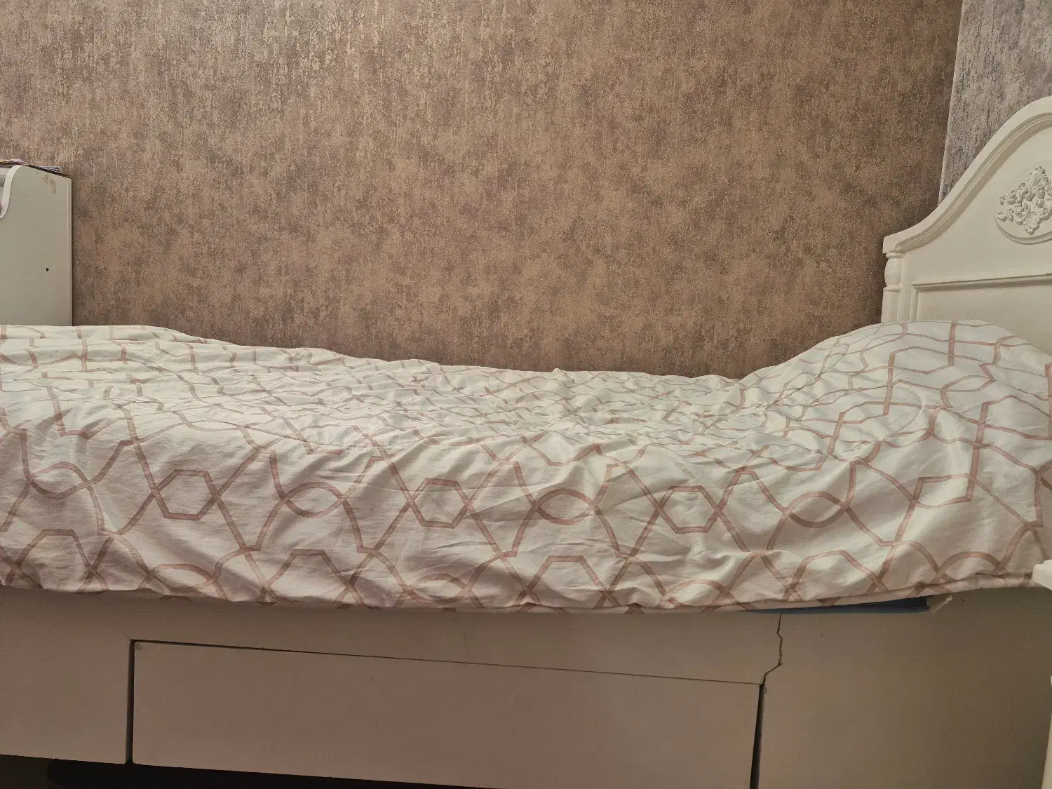 تخت یک نفره چوب و میز تحریر|تخت و سرویس خواب|مشهد, نیروی هوایی|دیوار