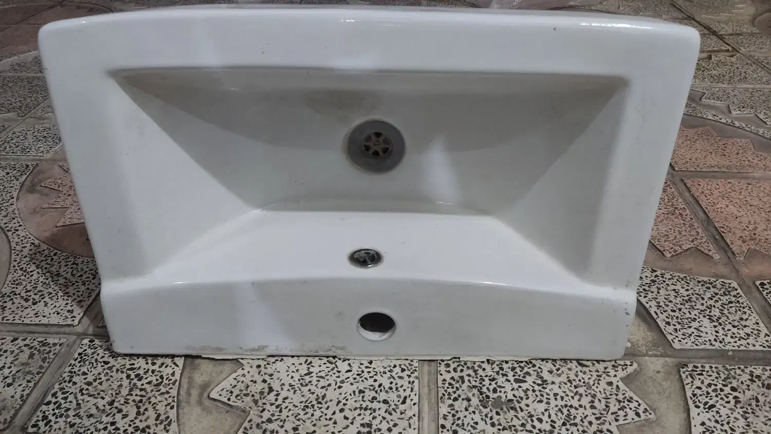 روشویی|لوازم سرویس بهداشتی|هشتگرد, شهرک وحدت|دیوار