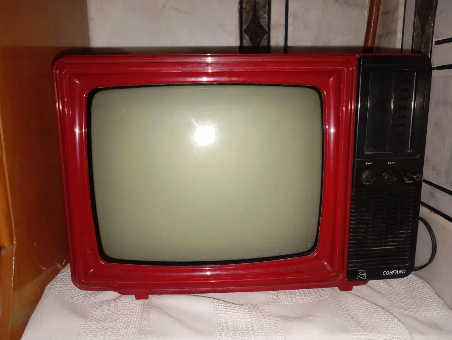 تلویزیون قدیمی کوه فرد|تلویزیون و پروژکتور|خمینی‌شهر, |دیوار