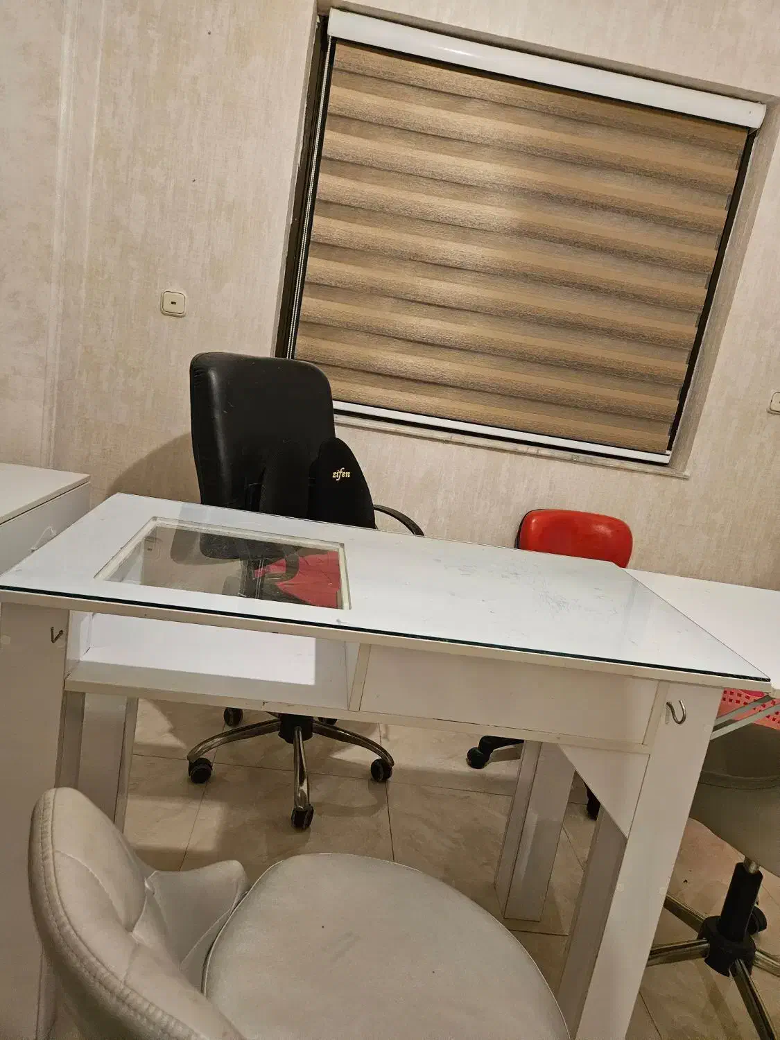 میز ناخن تک نفره و دونفره|آرایشگاه و سالن‌های زیبایی|رشت, بلوار گیلان|دیوار