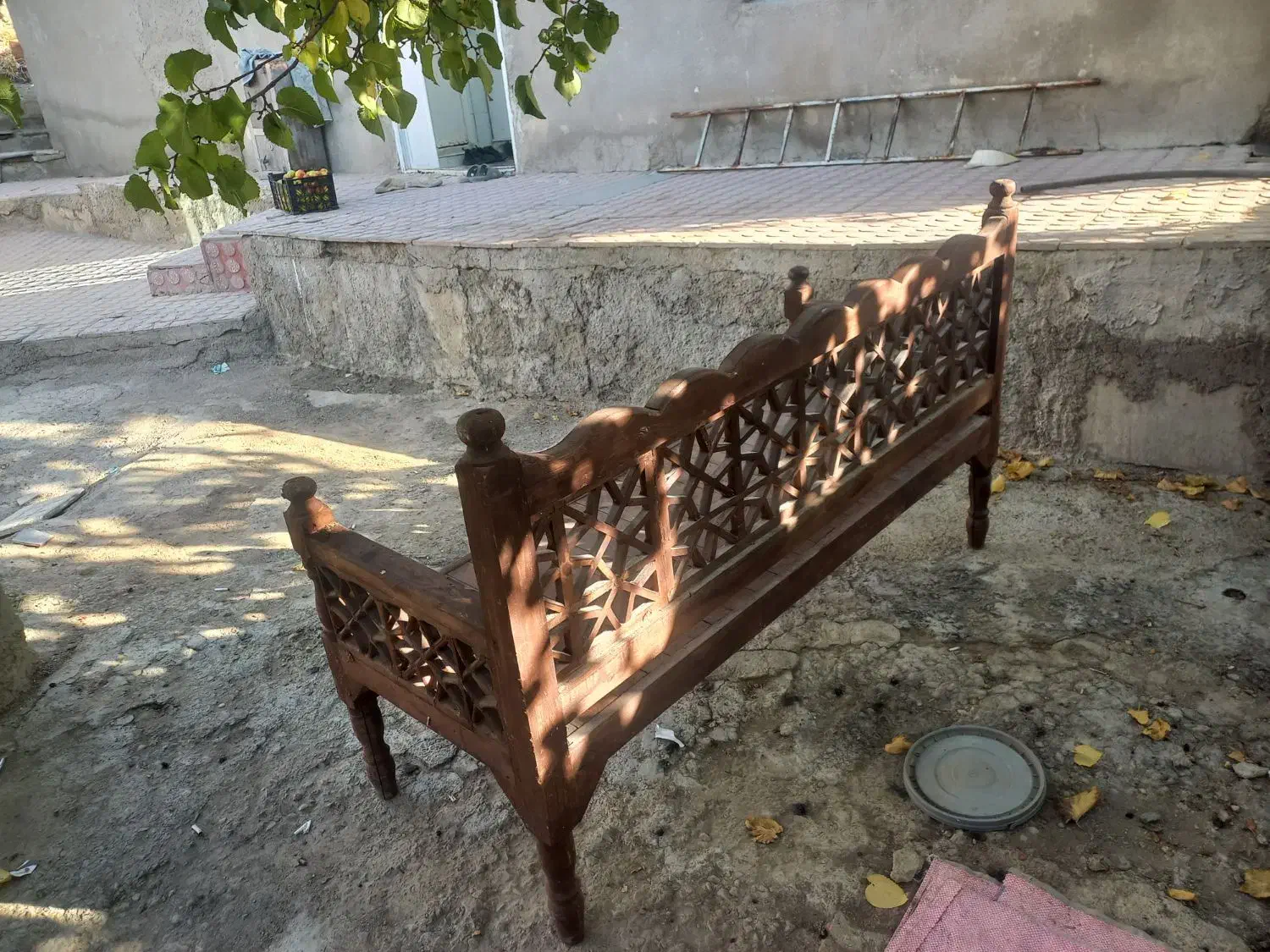 تخت سنتی|صندلی و نیمکت|رودهن, |دیوار