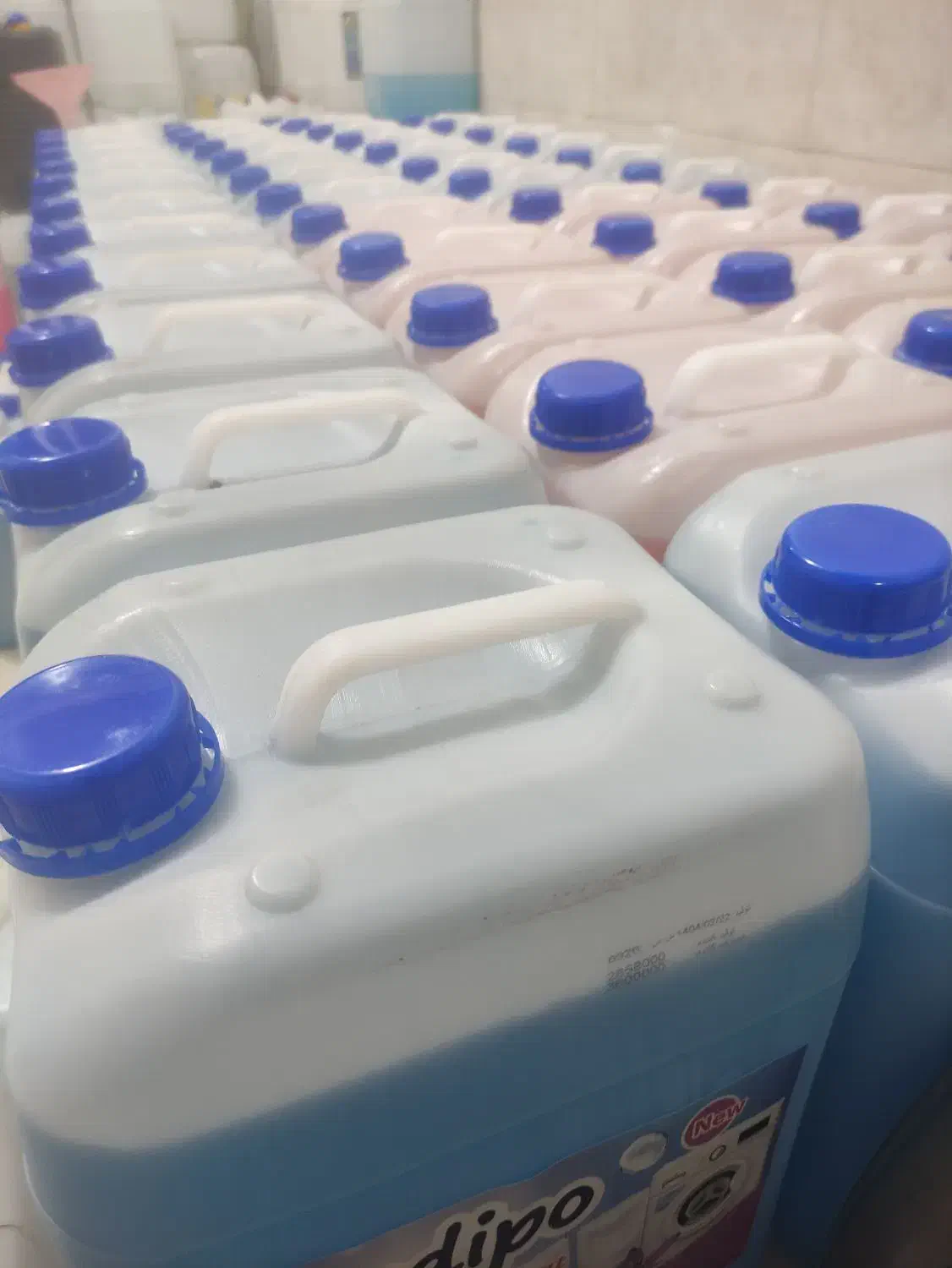 فروش ویژه شیشه پاکن|مواد شوینده و دستمال کاغذی|فلاورجان, |دیوار