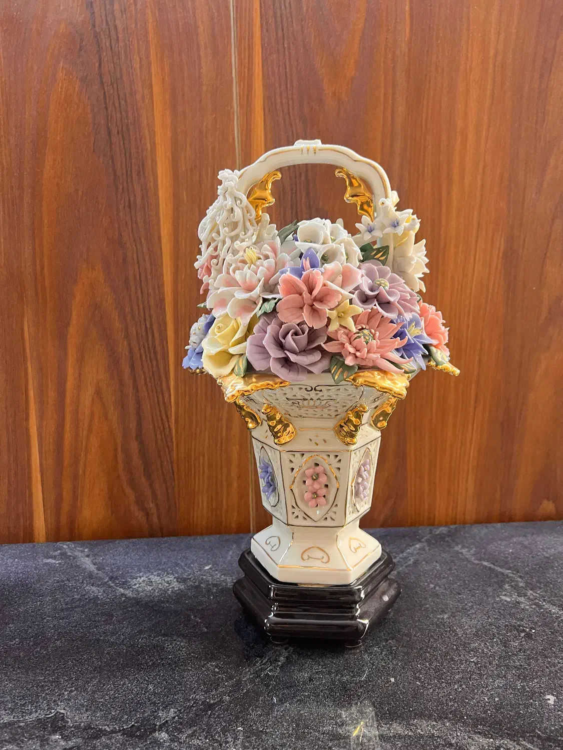 گلدان گل چینی|مجسمه، تندیس، ماکت|تهران, فرمانیه|دیوار