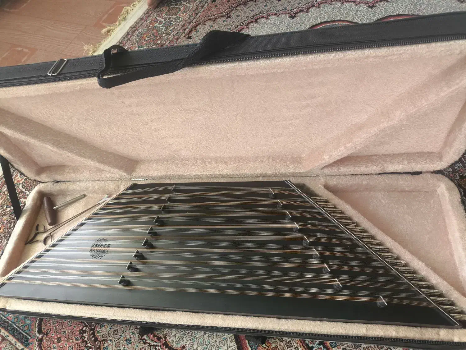 سنتور|سازهای سنتی|نوشین شهر, |دیوار