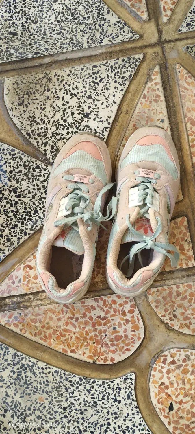 کفش اسپرت|کیف، کفش، کمربند|هشتگرد, شهرک وحدت|دیوار