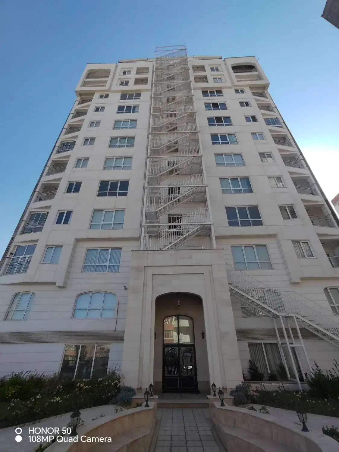 105متر نقلی در یک برج لوکس (سبک زندگی خاص)|فروش آپارتمان|اردبیل, |دیوار