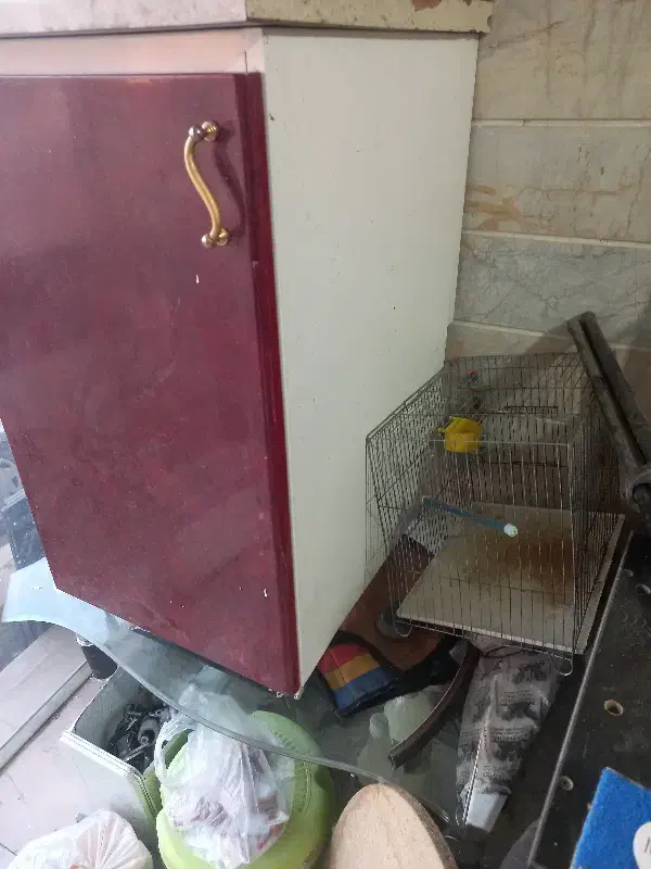 کابینت زیر سماوری و تعدادی وسیله در تصویر فروشی|مصالح و تجهیزات ساختمان|اقبالیه, |دیوار