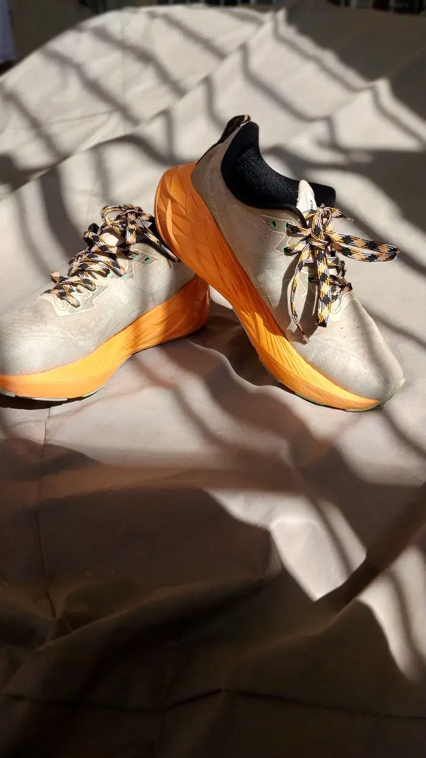 کفش runing|کیف، کفش، کمربند|اقبالیه, |دیوار