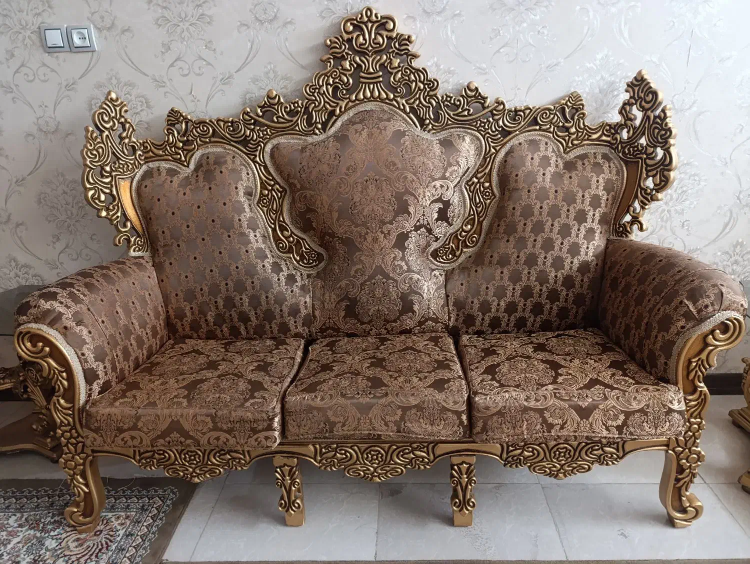 مبلمان ۹نفره سلطنتی|مبلمان خانگی و میز عسلی|گلپایگان, |دیوار