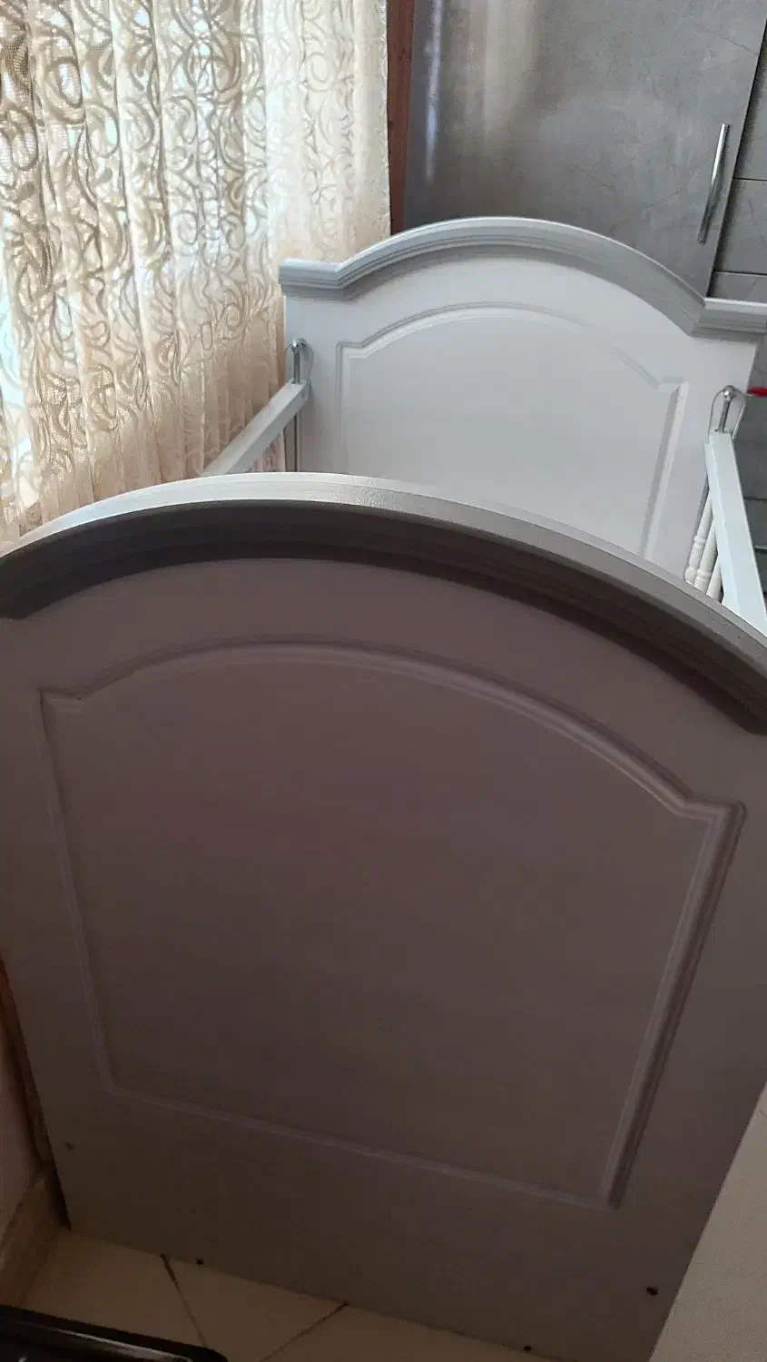 تخت نوزاد|تخت و صندلی بچه|لاهیجان, انقلاب|دیوار