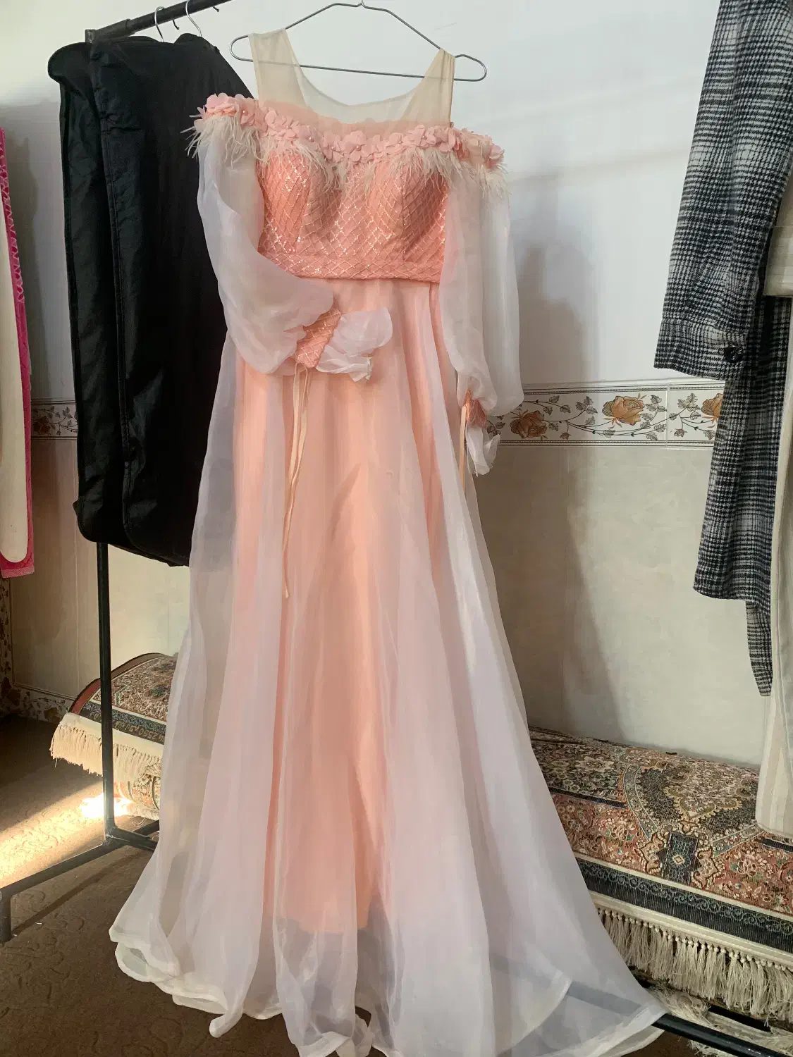 لباس مجلسی|لباس|کبودرآهنگ, |دیوار