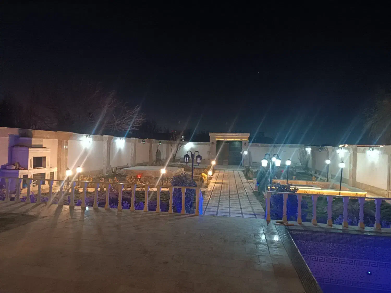 باغ ویلا شاهنامه14|اجارهٔ کوتاهمدت ویلا و باغ|مشهد, میان ولایت|دیوار