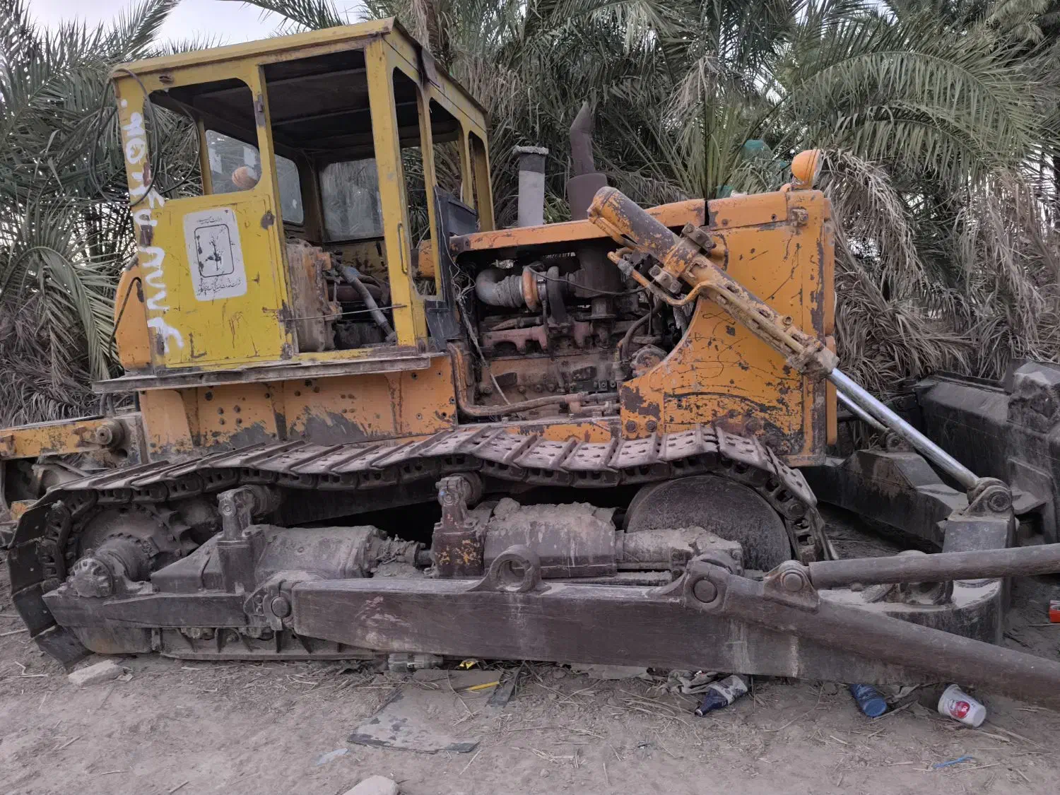 بلدوزر دی 85|خودرو سنگین|اصفهان, نقش جهان|دیوار