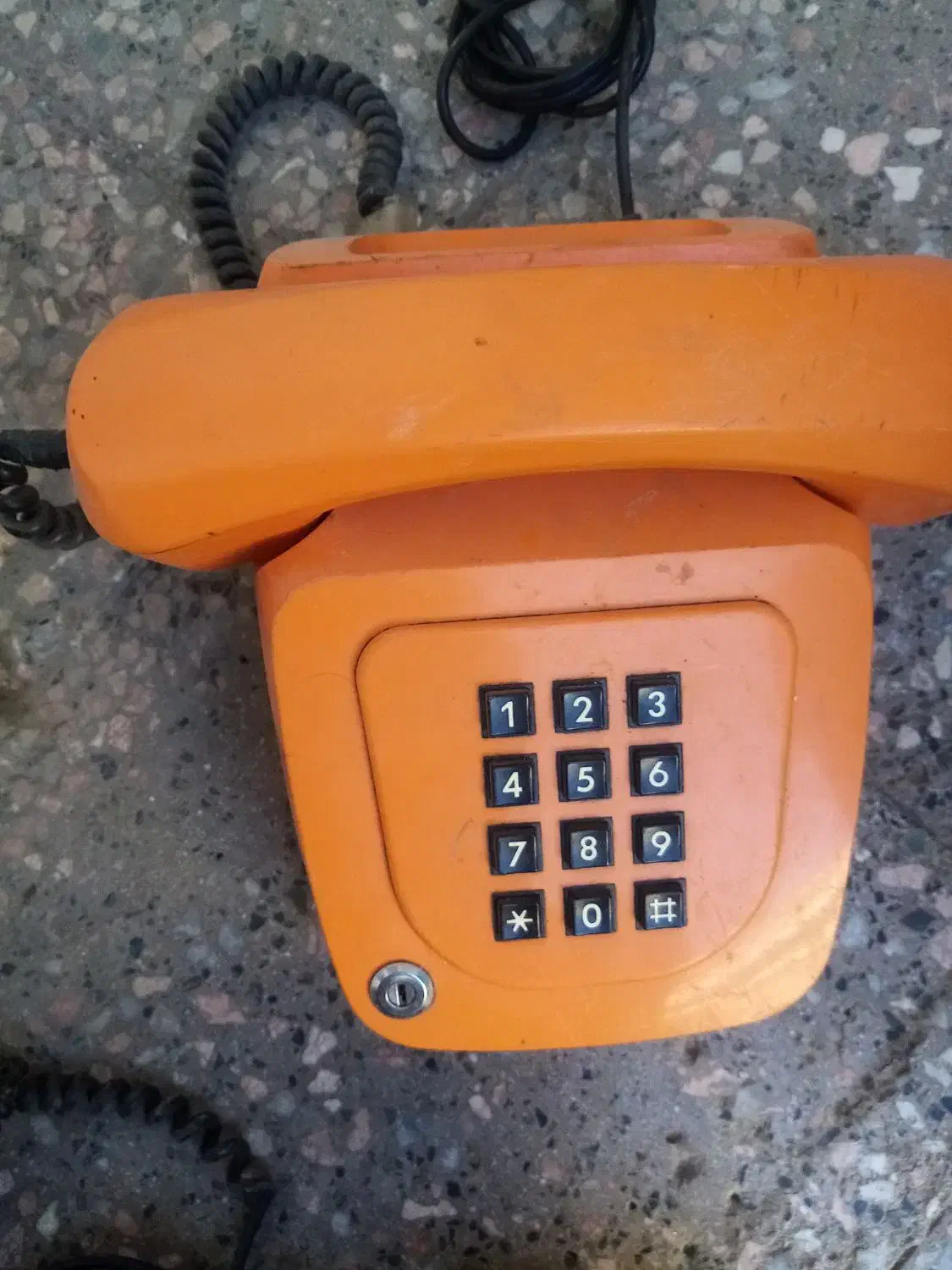 سلام دوعدد تلفن قدیمی عتیقه|کلکسیون اشیاء عتیقه|قائن, |دیوار