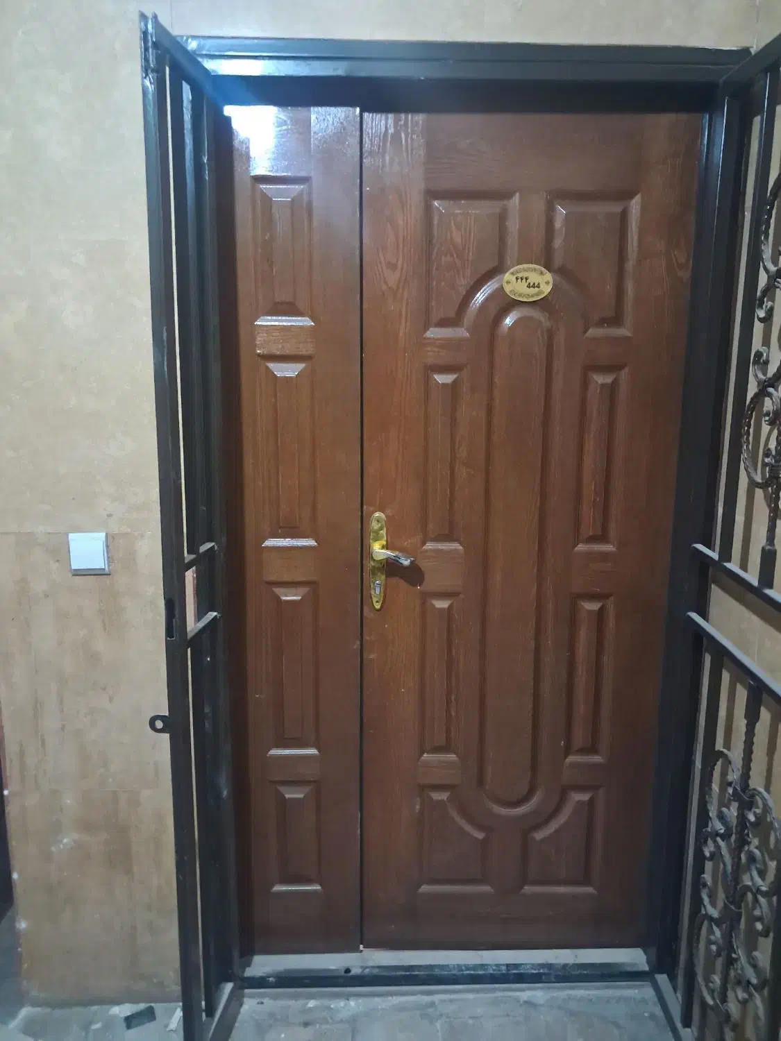 درب اپارتمانی|مصالح و تجهیزات ساختمان|یزد, |دیوار