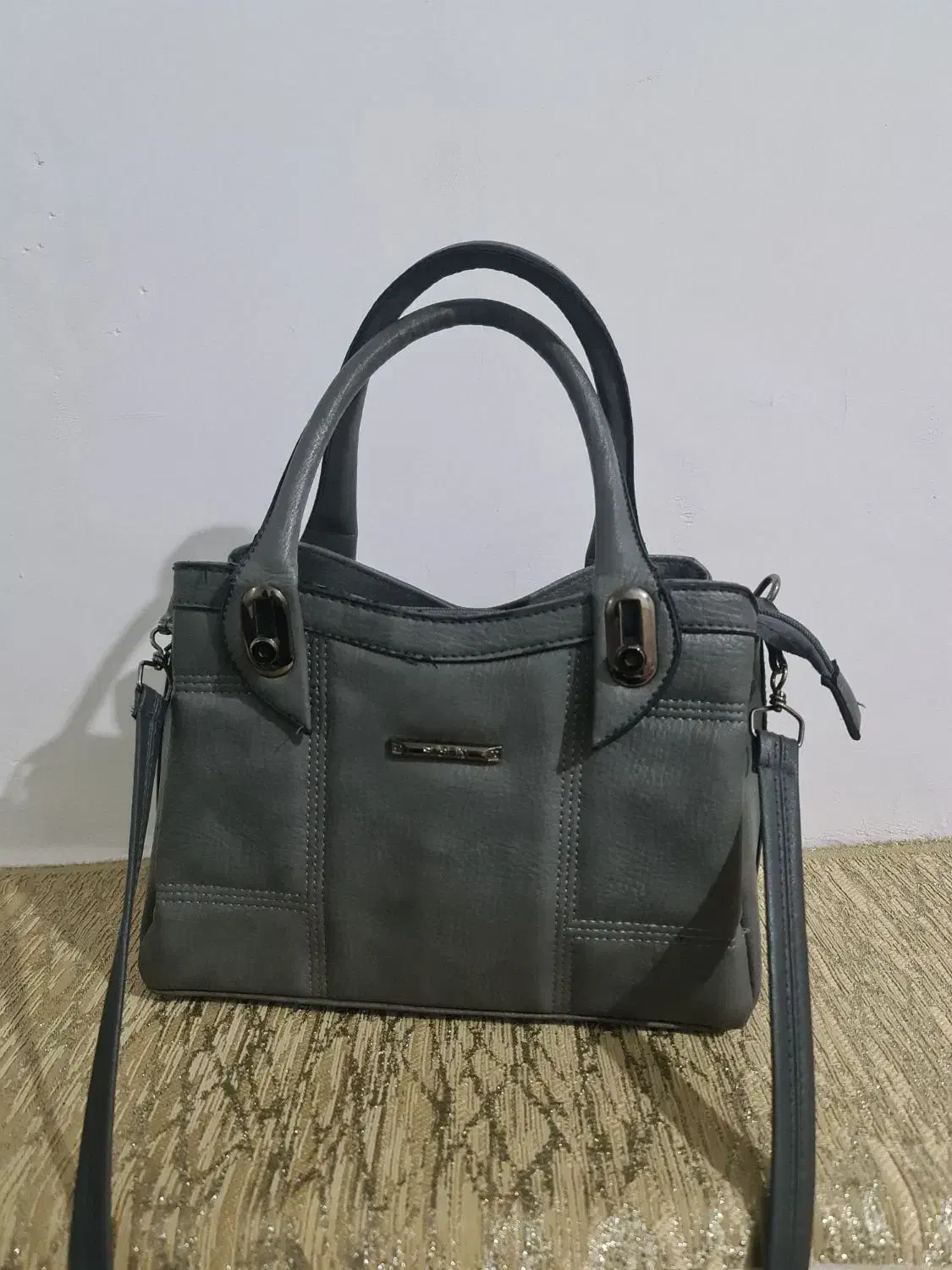 کیف طوسی|کیف، کفش، کمربند|کرمانشاه, |دیوار