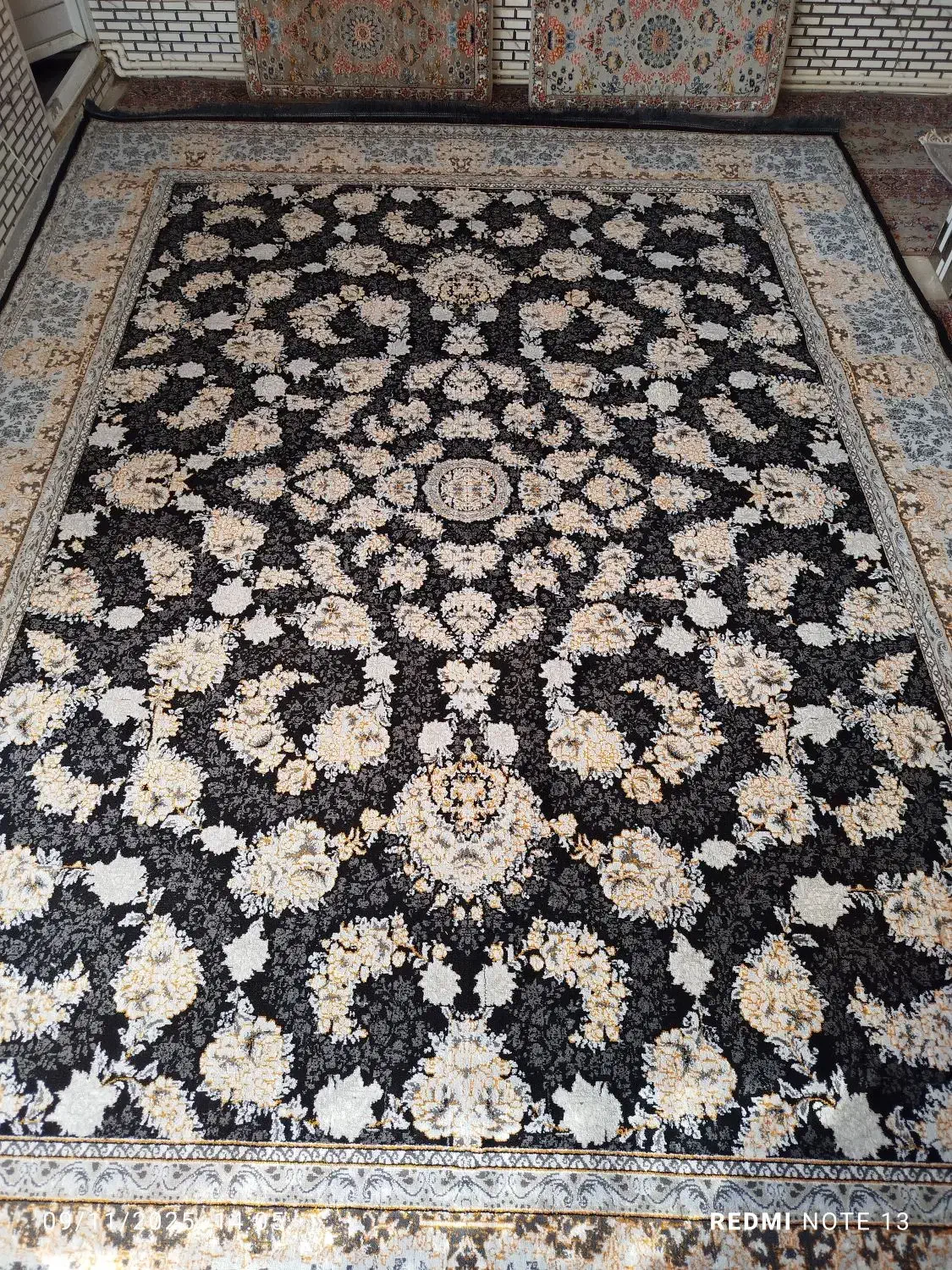 انبار فرش درخشان ۷۰۰شانه با تراکم ۲۵۵۰|فرش|خرمآباد, |دیوار