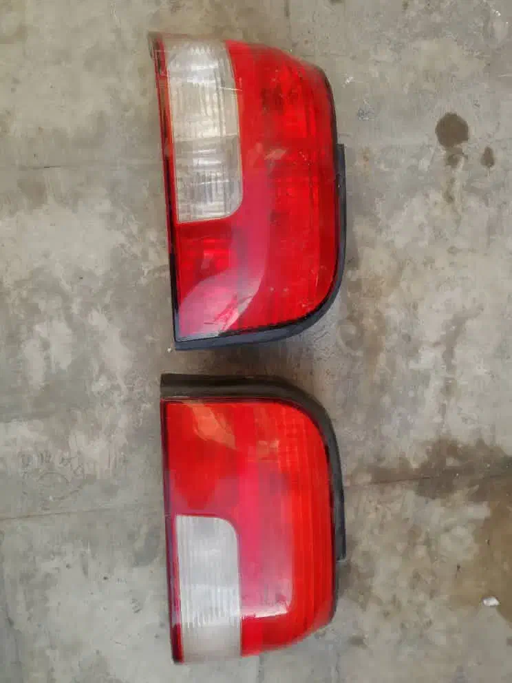 چراغ عقب پرایدی|قطعات یدکی و لوازم جانبی|شیراز, کوشک میدان|دیوار