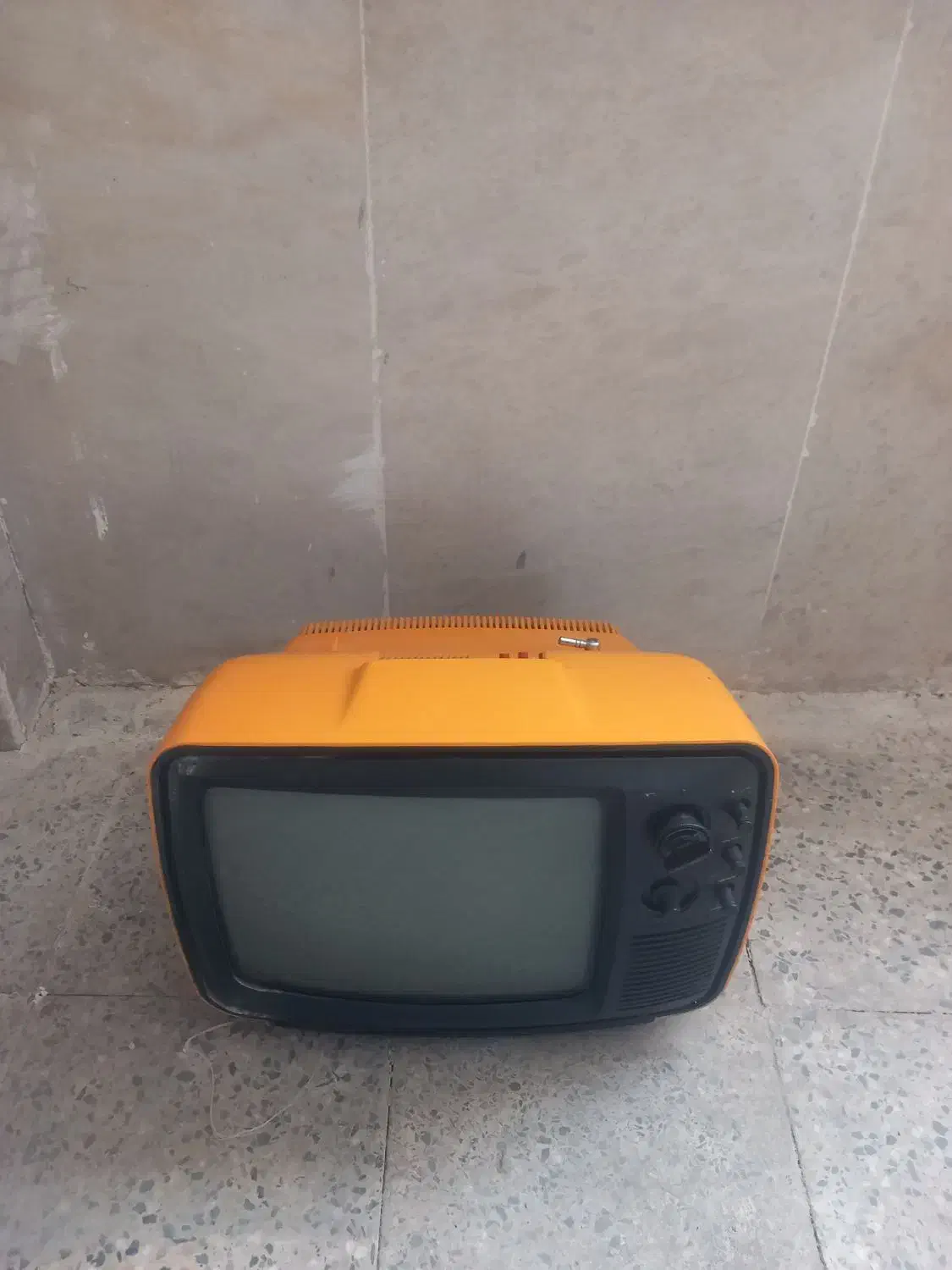 ۲۱اینچ مدل سامسونگ و دومی ۱۴اینچ مدل پارس کلکسیونی|تلویزیون و پروژکتور|کوهدشت, |دیوار