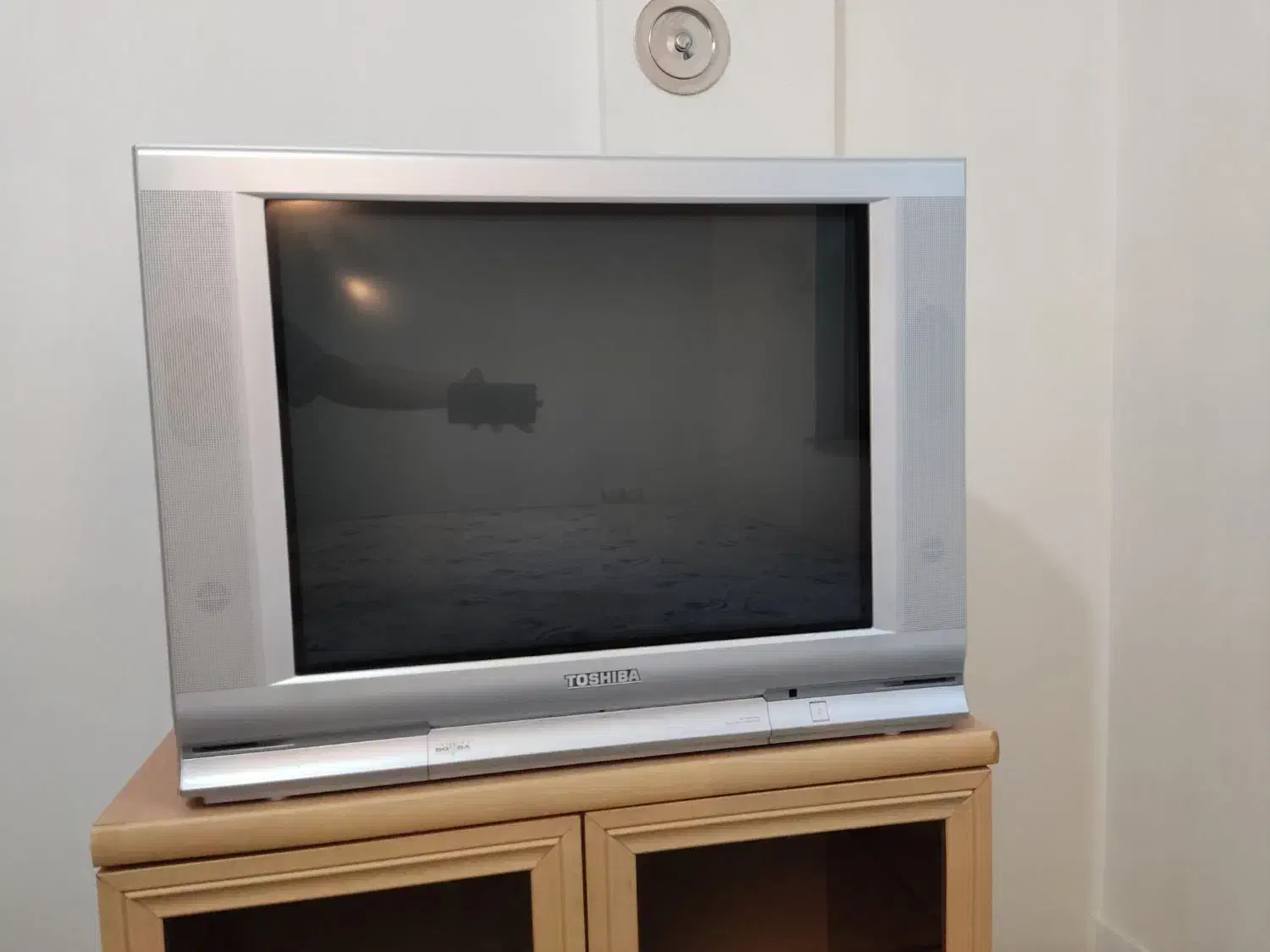 تلوزیون توشیبا کاملا سالم|تلویزیون و پروژکتور|رشت, چله خانه|دیوار