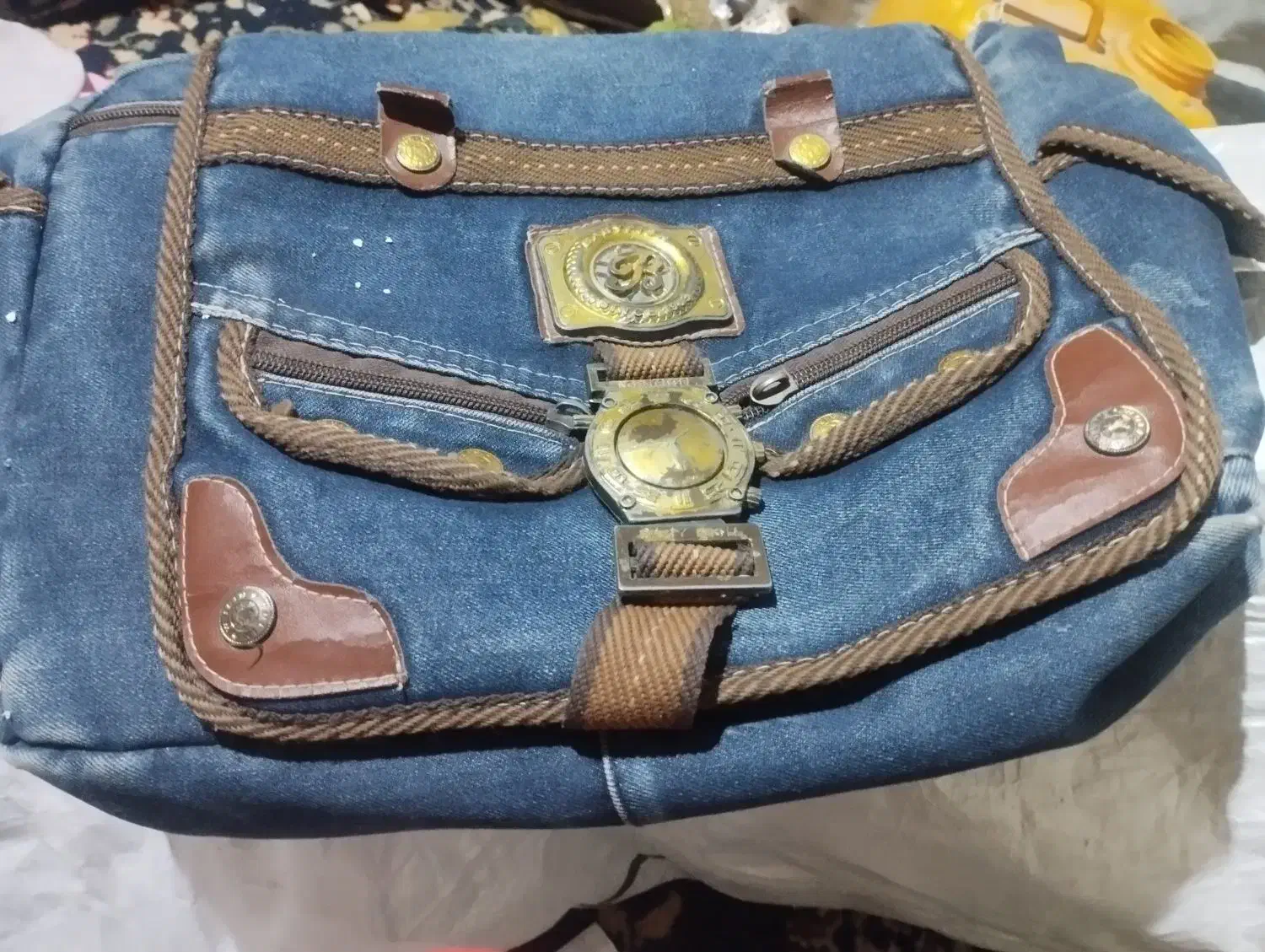 کیف|کیف، کفش، کمربند|زهک, |دیوار