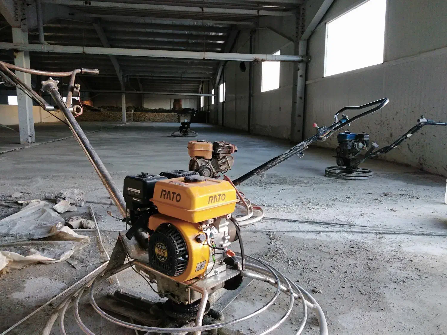 اجرای بتن کف با ماله پروانه|خدمات پیشه و مهارت|مشهد, شهرک امام هادی (شهرک غرب)|دیوار