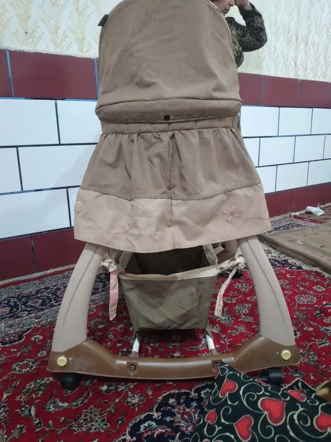 گهواره بچه گانه..|تخت و صندلی بچه|کارون, |دیوار