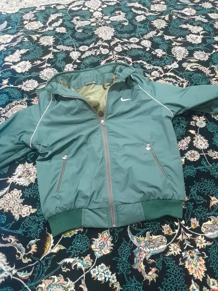 کاپشن|لباس|ازنا, |دیوار