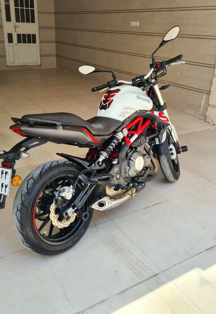 بنلی دو سیلندر ۳۰۰ سفید|موتورسیکلت|خرم‌آباد, |دیوار