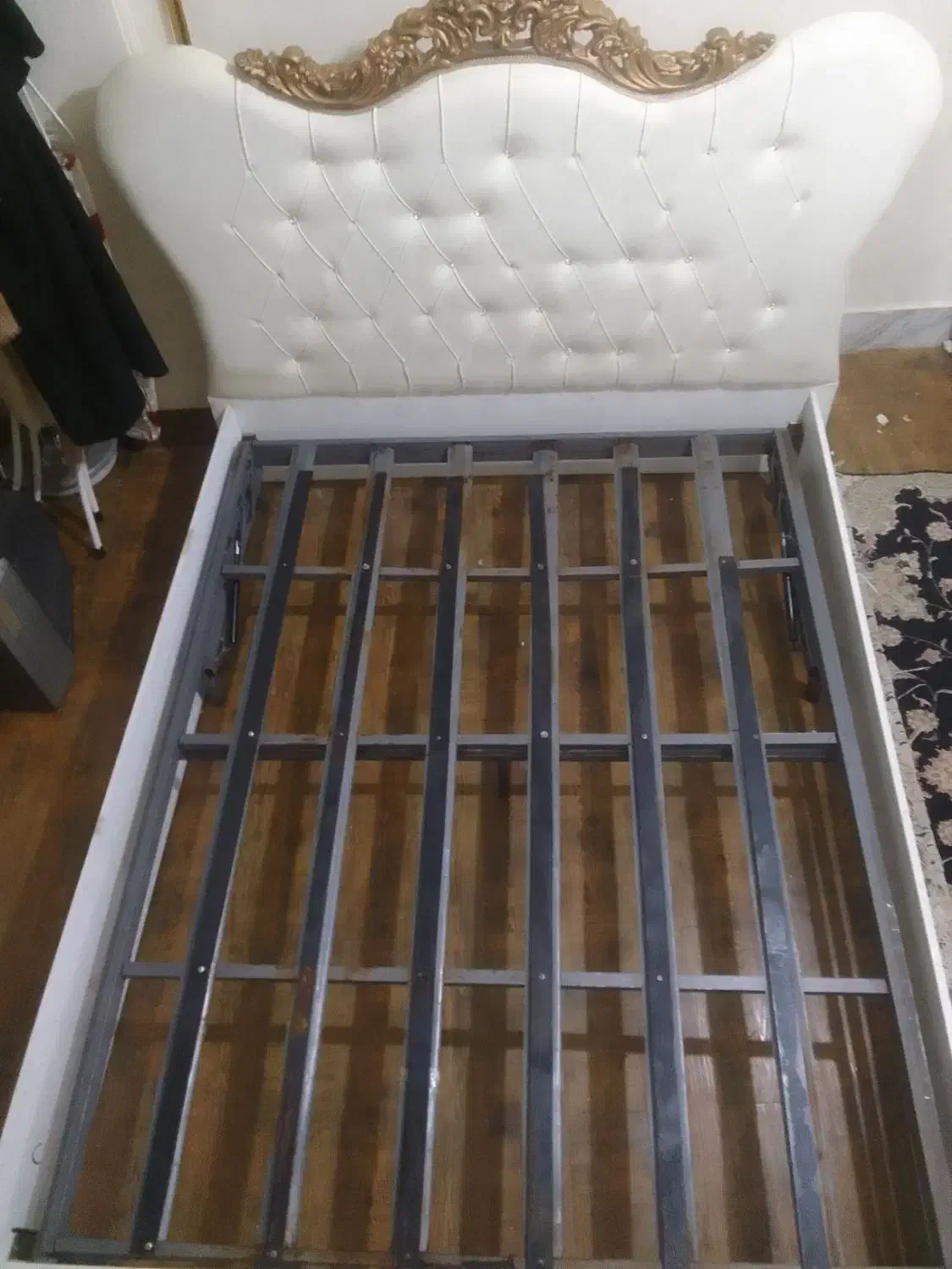 تختخواب دونفره|تشک تختخواب|مشکیندشت, |دیوار