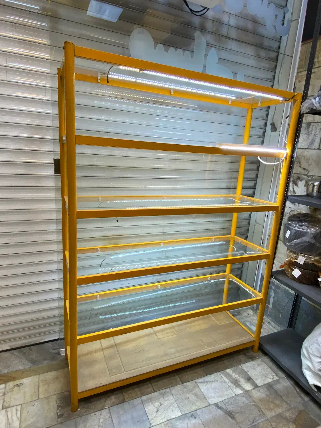 ویترین فلزی بسیار سالم|فروشگاه و مغازه|ری, شهادت|دیوار