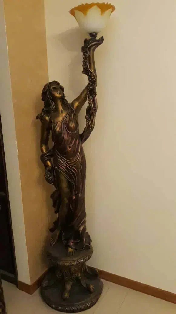 آباژور دکوری مجسمه دخترک ایستاده|چراغ خواب و آباژور|لواسان, |دیوار