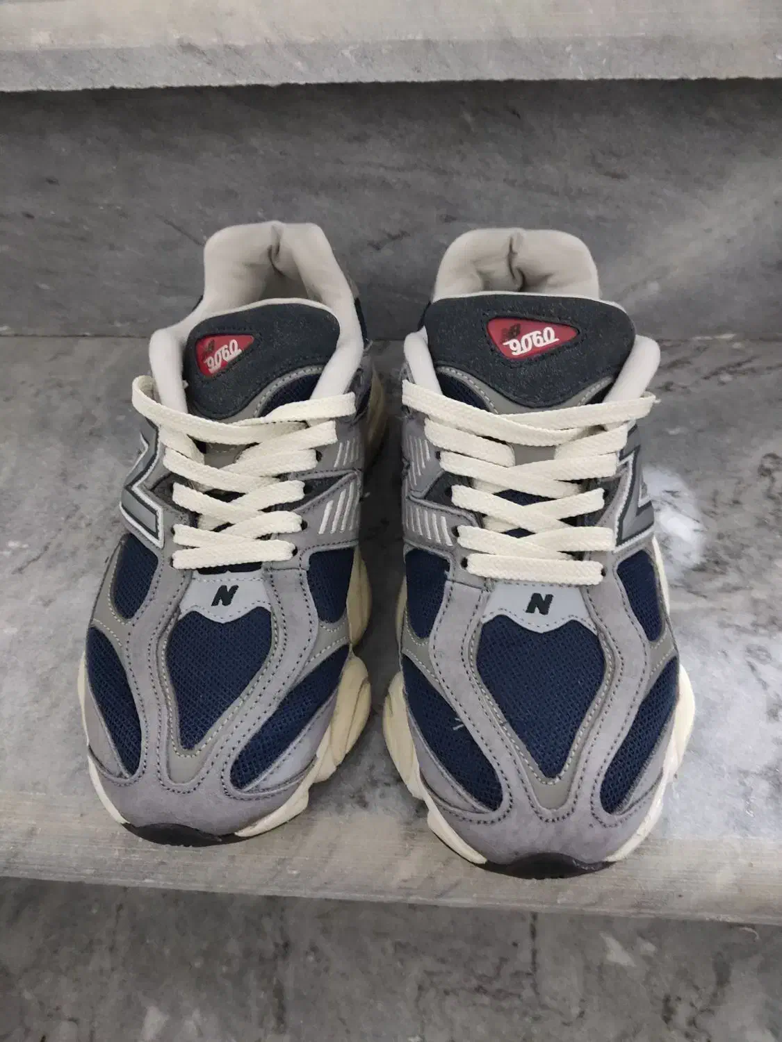 کفش نیوبالانس|کیف، کفش، کمربند|صدرا-فارس, فاز ۱|دیوار