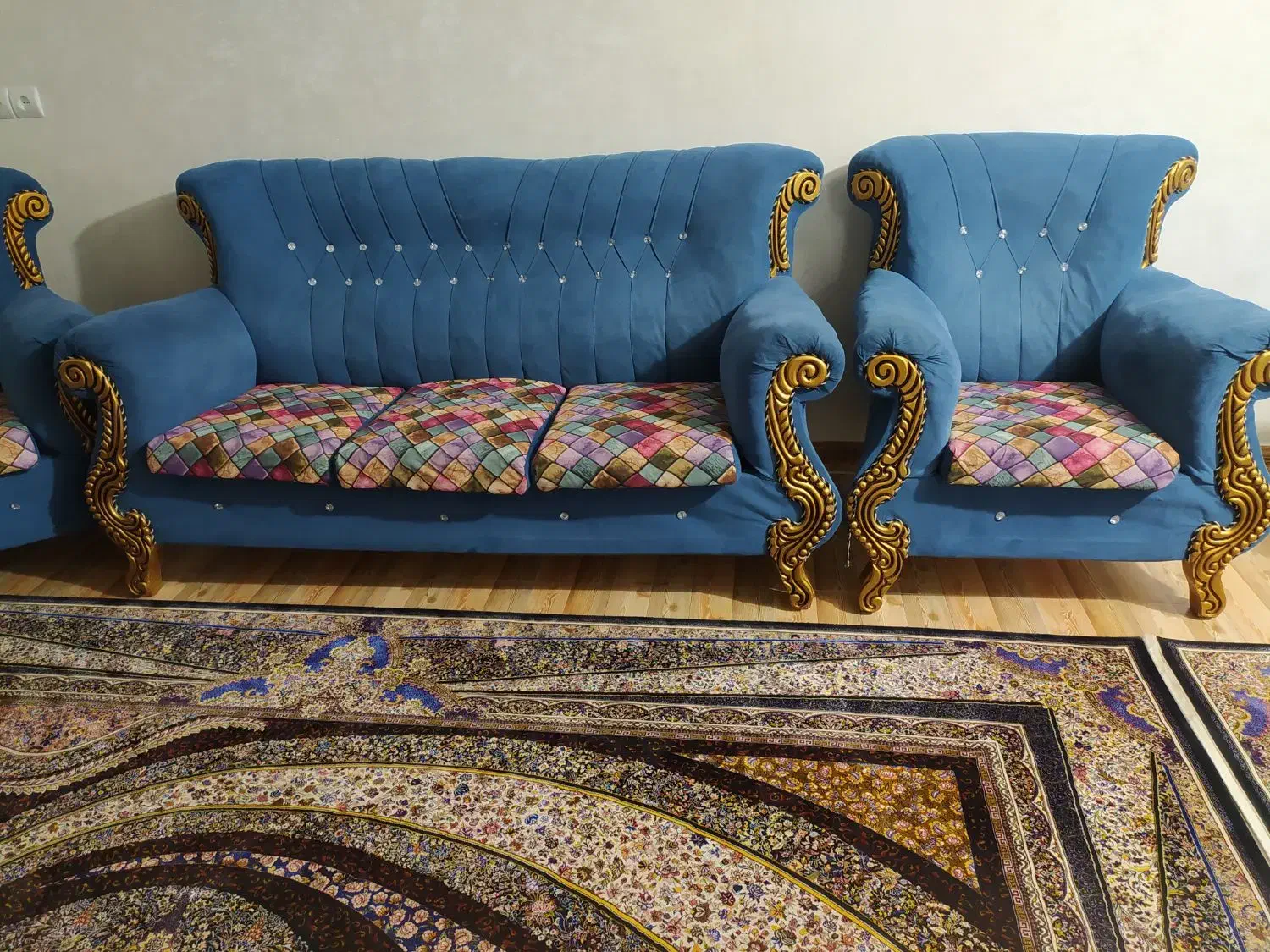 مبل راحتی|مبلمان خانگی و میز عسلی|اقبالیه, |دیوار