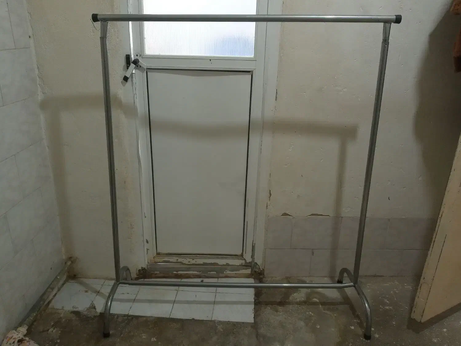 رگال|بندرخت و رخت‌آویز|کرمانشاه, |دیوار