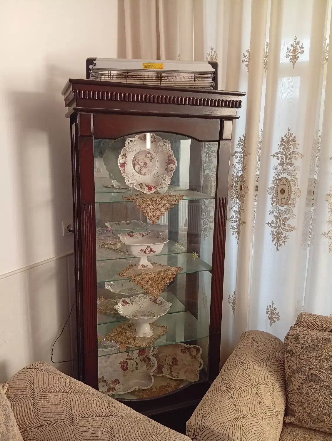 بوفه چوبی سالم سالم|بوفه، ویترین، کنسول|میبد, |دیوار