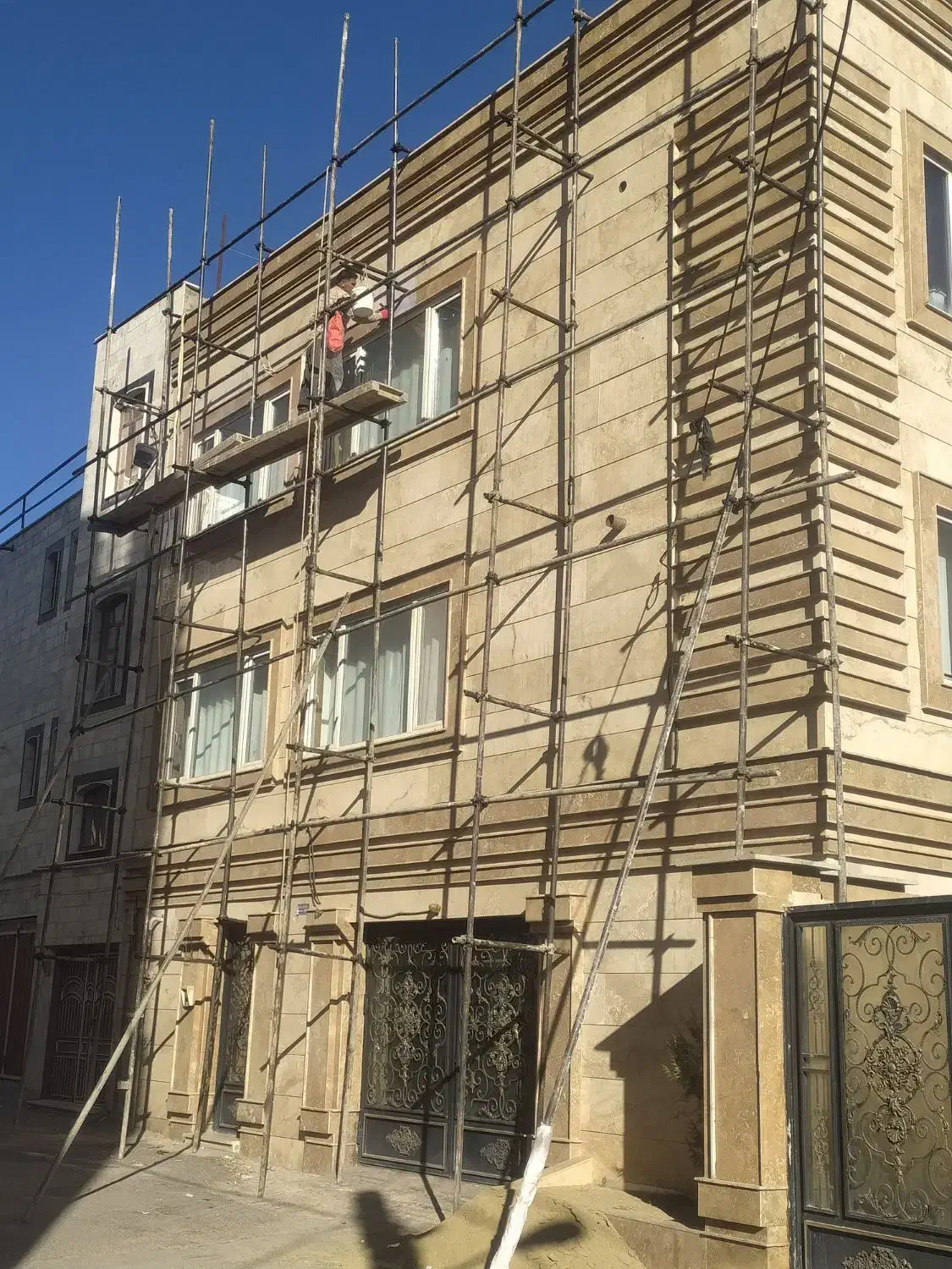 عایق نانو وپیچ رولپلاک نمای ساختمان|خدمات پیشه و مهارت|قروه, |دیوار