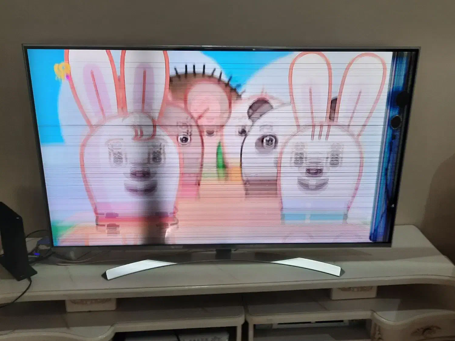 تلویزیون ۵۵اینج اصل کره ای فقط یکم شکستگی داره|تلویزیون و پروژکتور|تهران, منیریه|دیوار