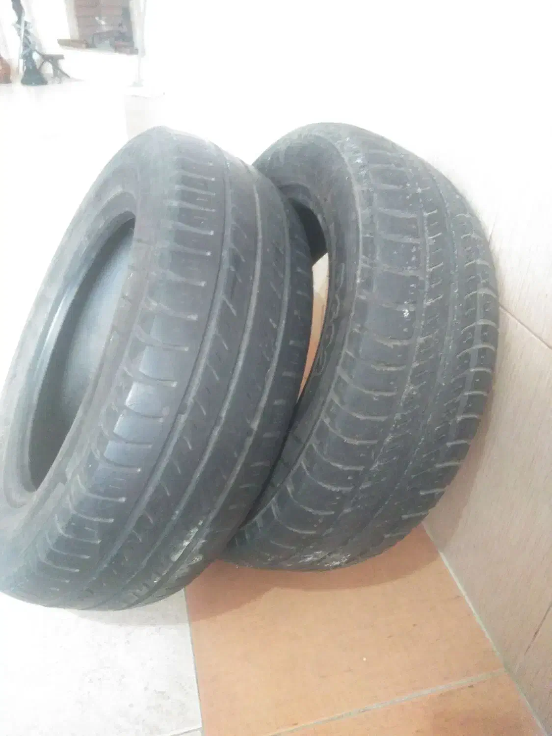 یک جفت لاستیک پژویی|قطعات یدکی و لوازم جانبی|رشت, معلولین|دیوار