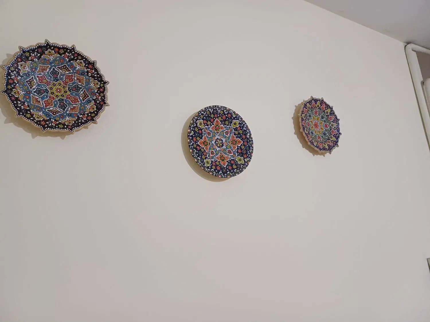 بشقاب های تزئینی،سفالی مینا کاری|صنایع دستی و سایر لوازم تزئینی|فردیس, فردیس|دیوار